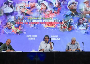 Maduro ordenó nuevos ejercicios militares en las costas de Venezuela ante el despliegue de EE UU en el Caribe