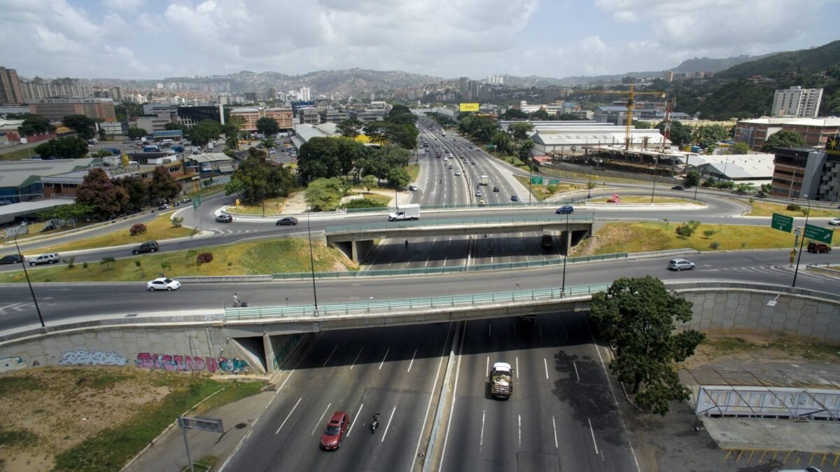 Cerrarán parcialmente la autopista Gran Cacique Guaicaipuro en Los Ruices por trabajos de rehabilitación