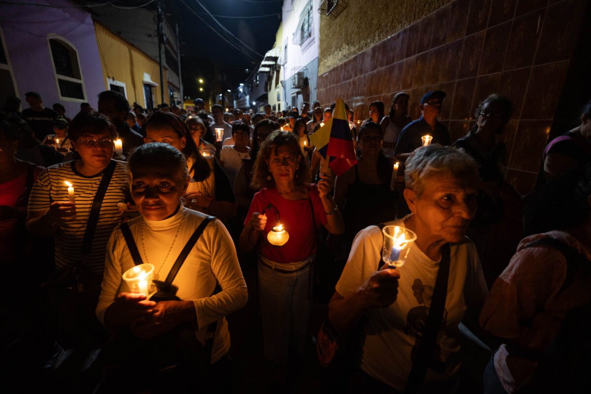 Devotos honraron a José Gregorio Hernández y Carmen Rendiles en una ruta nocturna