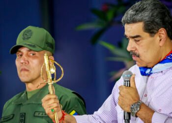 Maduro advierte de que tiene 5.000 misiles de defensa antiaérea para “garantizar la paz”