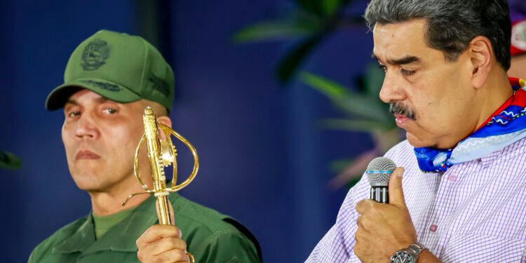 Maduro advierte de que tiene 5.000 misiles de defensa antiaérea para “garantizar la paz”