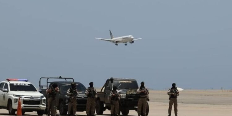 Arribó un vuelo con 290 venezolanos repatriados desde EE UU