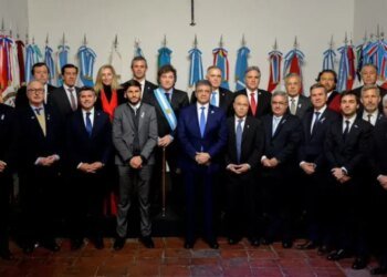 Milei se abre al diálogo con los gobernadores, pero deja fuera a los peronistas