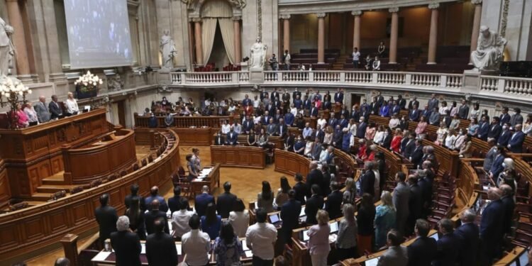 El Parlamento de Portugal aprobó cambios en una ley para restringir el acceso a la nacionalidad