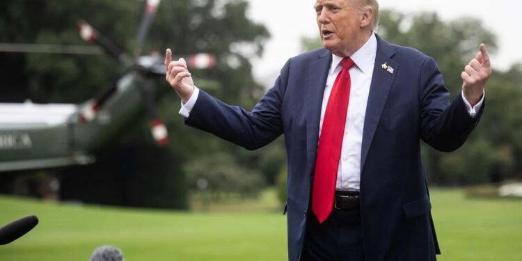 Trump negó haber ordenado un ataque contra instalaciones militares en Venezuela