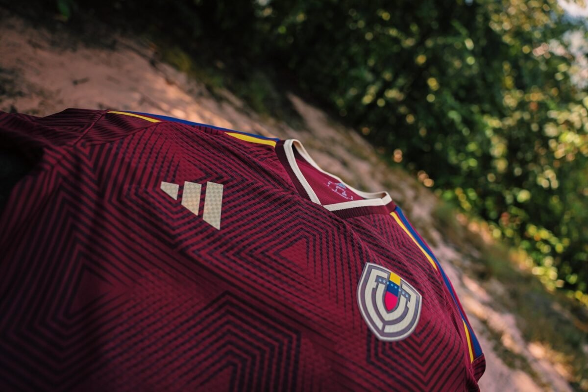 La FVF presentó la nueva camiseta de la Vinotinto 