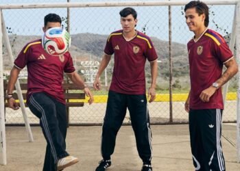La FVF presentó la nueva camiseta de la Vinotinto 