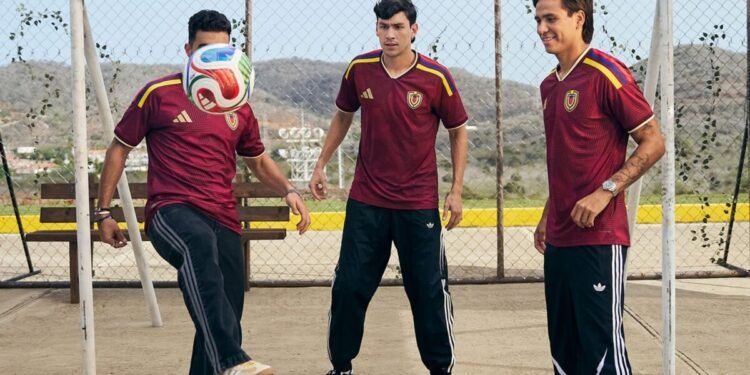 La FVF presentó la nueva camiseta de la Vinotinto 