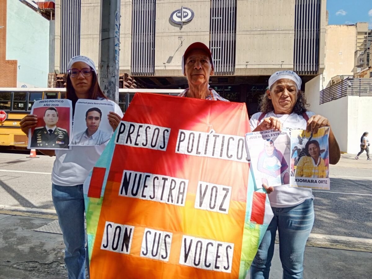 Familiares de presos políticos se concentraron frente a la sede principal del Ministerio Público