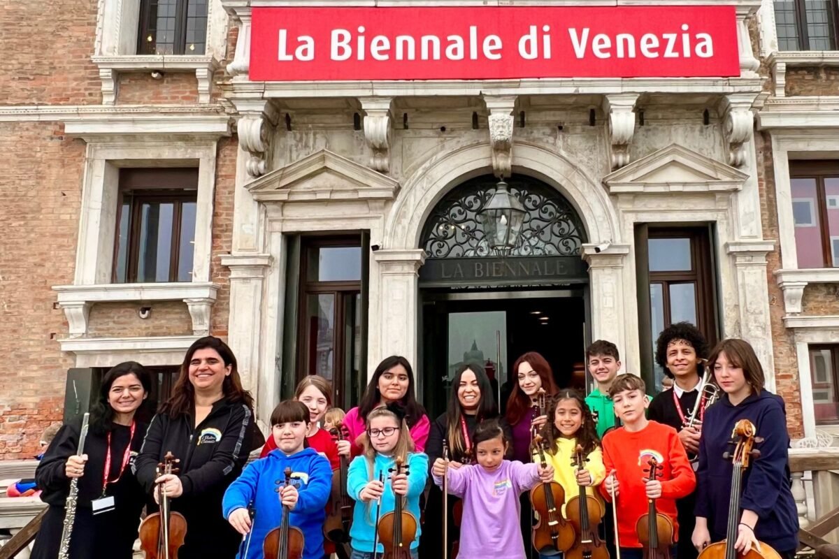 Il Violino Colorato: la iniciativa de una venezolana que lleva su método musical a la Bienal de Venecia