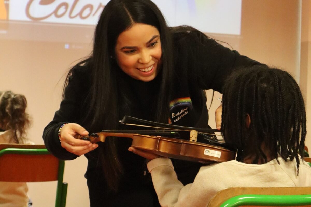 Il Violino Colorato: la iniciativa de una venezolana que lleva su método musical a la Bienal de Venecia