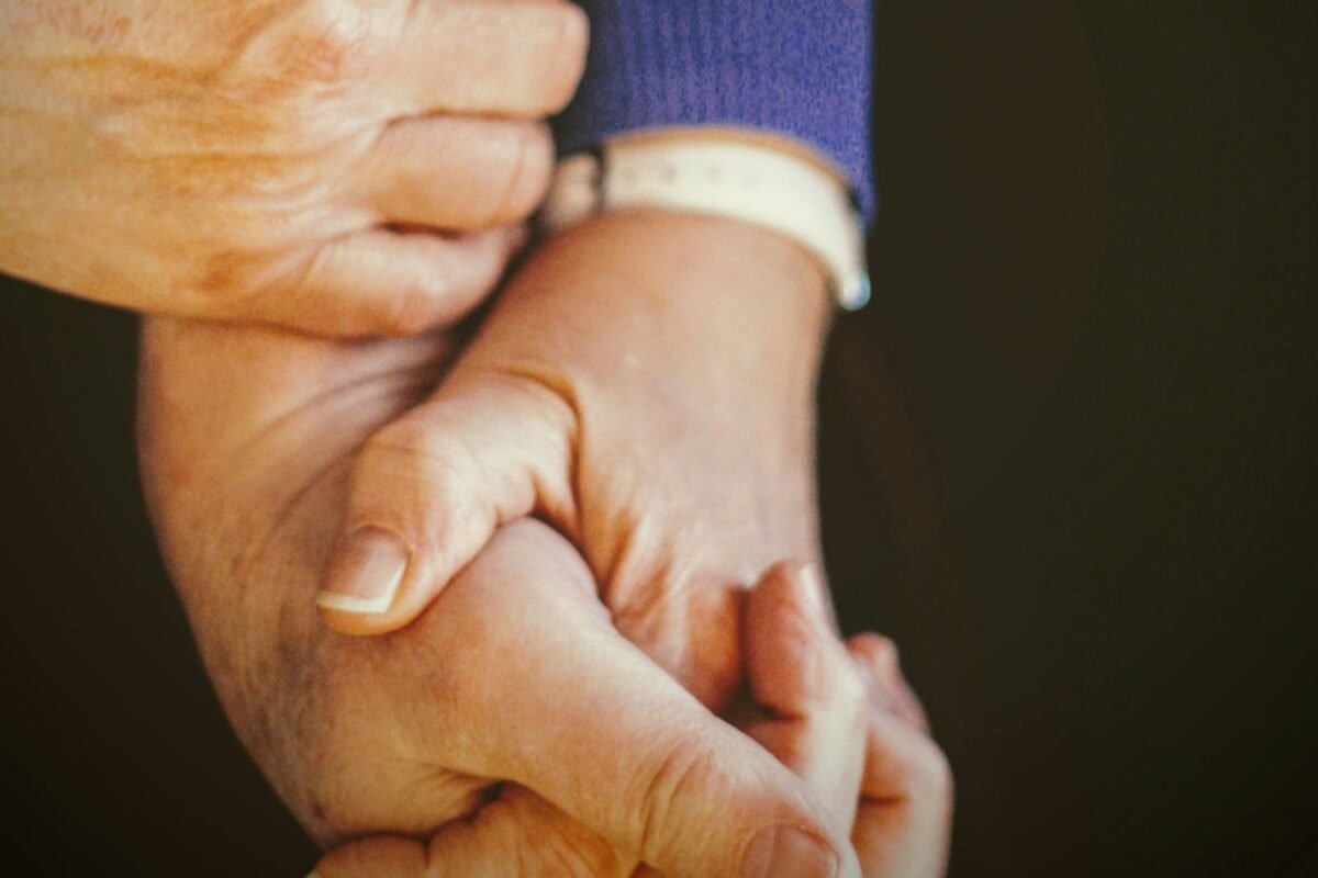 Síndrome del nido vacío: ¿qué es y cómo puede afectar a los padres?