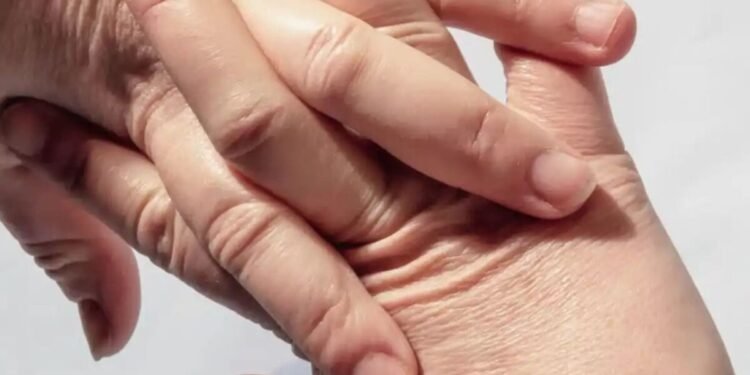 ¿Qué dice la ciencia sobre crujir los nudillos de las manos?