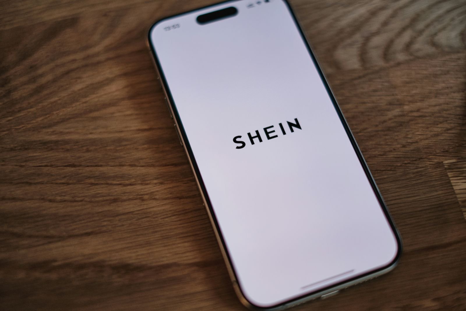 Shein aumentó más 370 % los precios de sus productos para EE UU debido a los aranceles