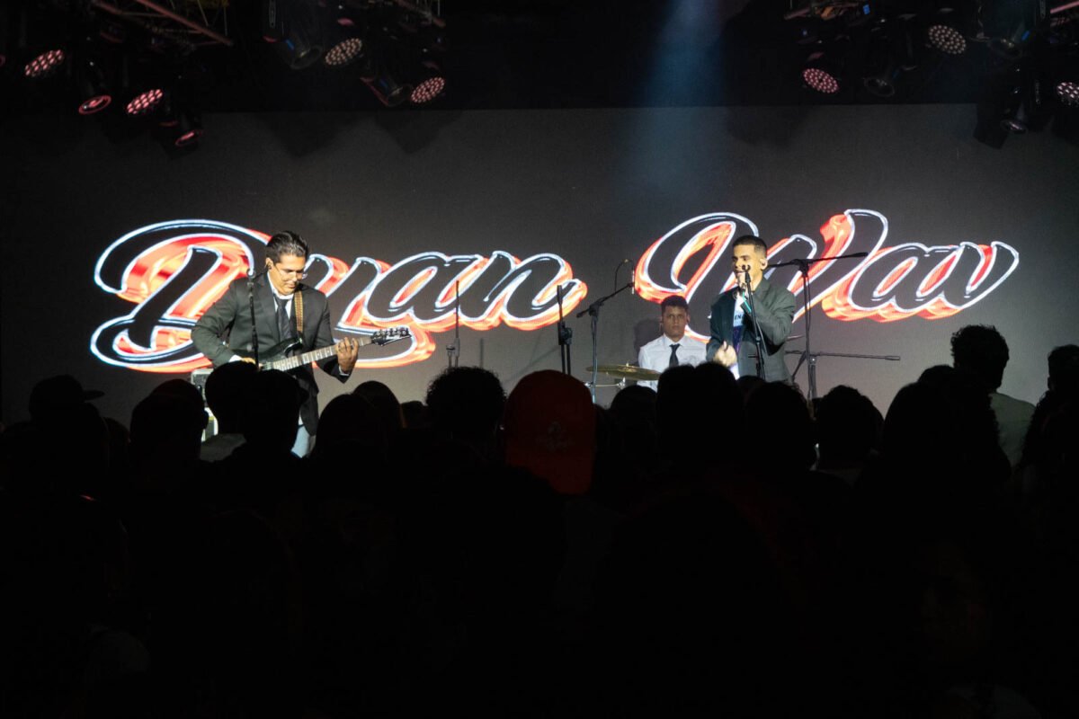 Okills encendió Caracas con un viaje emocional por los 10 años de América Supersónica