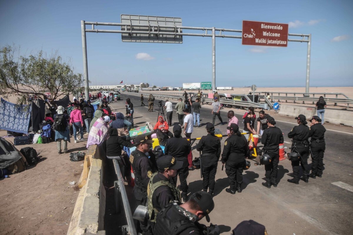 Perú decretó estado de emergencia en región fronteriza con Chile por llegada masiva de migrantes