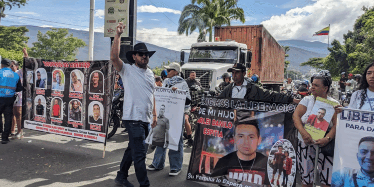 Familiares de colombianos presos en Venezuela levantaron la protesta en el puente internacional Simón Bolívar