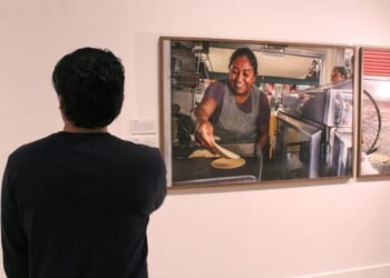 Carlos Muñoz, el fotógrafo venezolano que retrató la migración para el Museo de Historia de Miami 