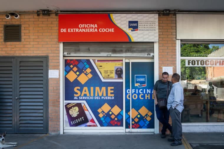 Travesía pasaporte cédula oficinas saime ciudadanos venezolanos pasaporte cédula extranjeros colas cita solicitud organismo oficinas documento de viaje largas cosas madrugar horas trámite cedulación renovación Servicio Administrativo de Identificación, Migración y Extranjería Saime Los Ruices Saime Las Mercedes Oficina Extranjería Coche saime sede principal centro El Diario Jose Daniel Ramos