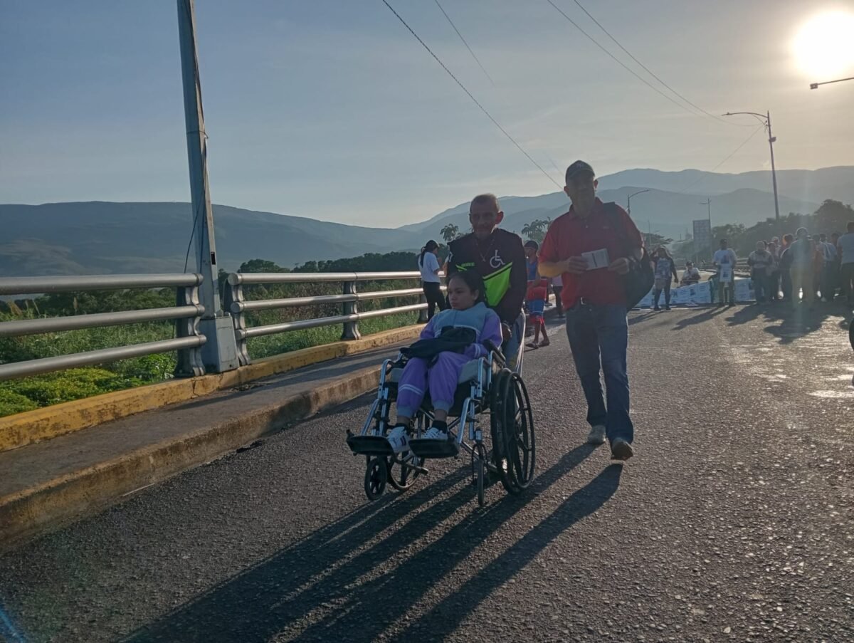 Familiares de colombianos detenidos en Venezuela protestaron por segundo día consecutivo en el puente internacional Simón Bolívar