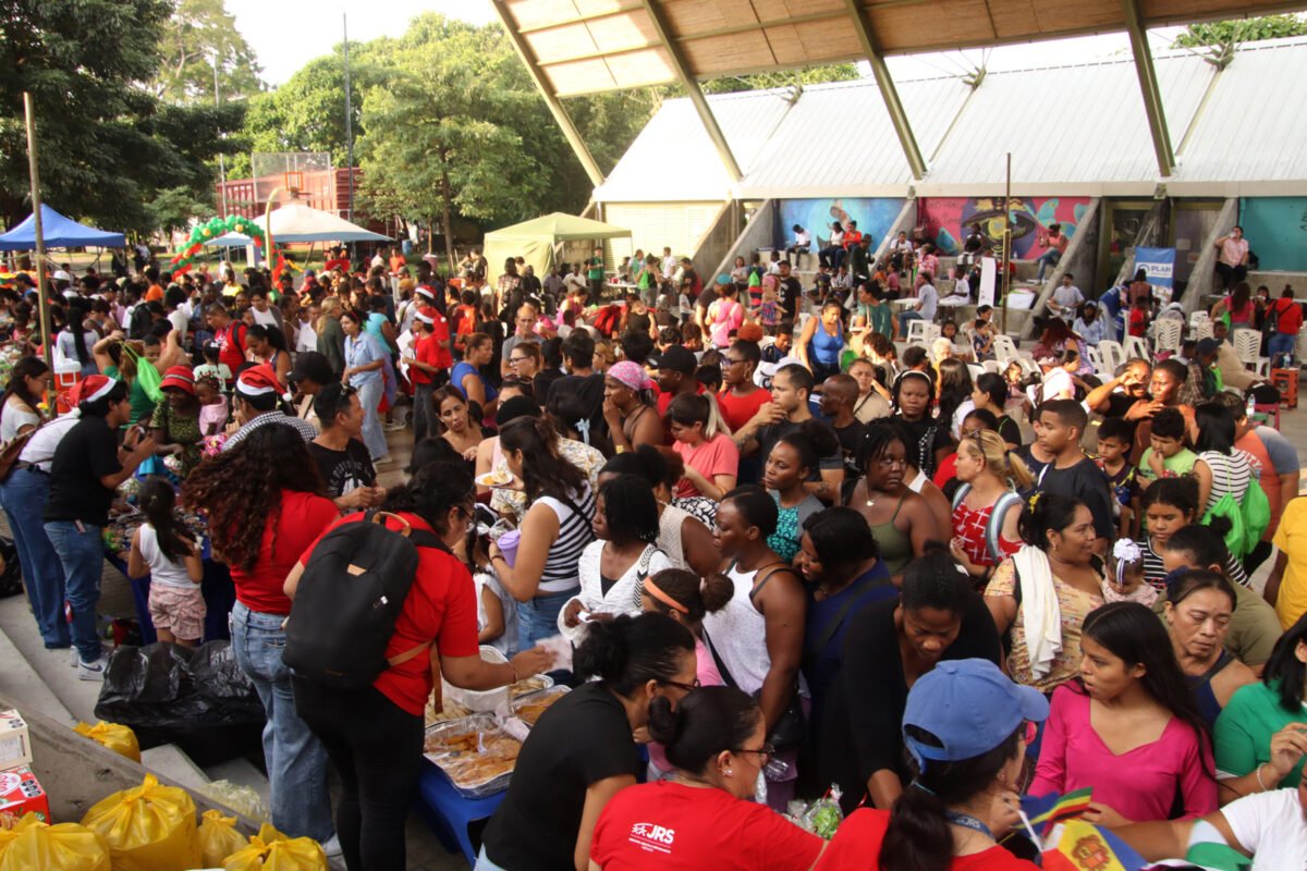 Migrantes en frontera de México celebran Navidad en medio de la incertidumbre y la nostalgia | Foto: EFE