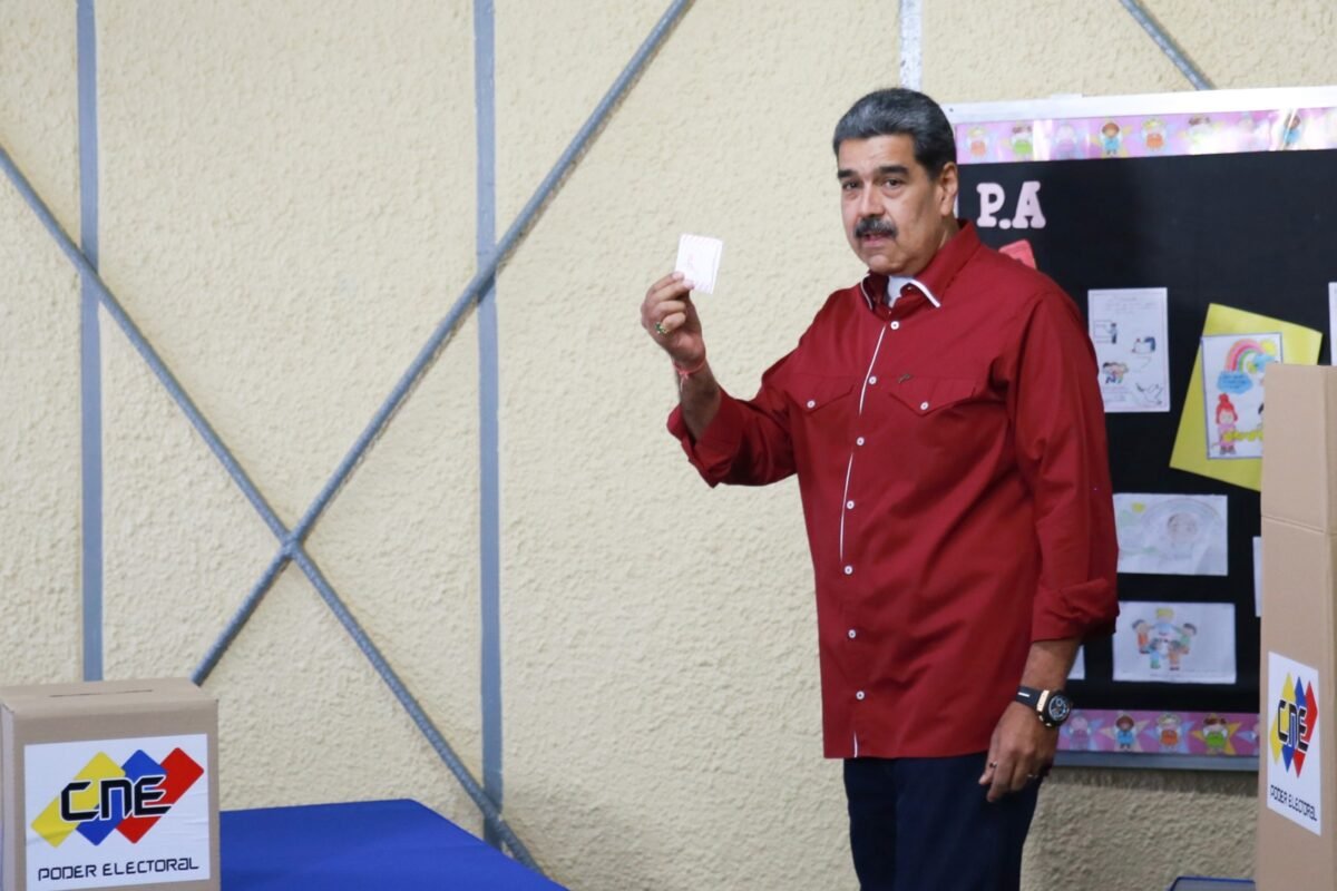 En 2025 Venezuela se sumergió en un mar de tensiones y reacciones El CNE anunció el cierre de mesas de votación en las elecciones regionales y legislativas