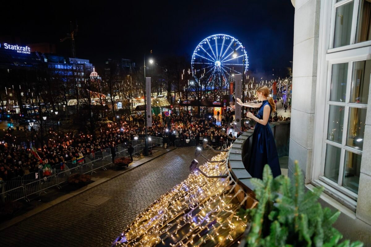 En imágenes: así transcurrió la Marcha de las Antorchas tras la entrega el Premio Nobel de la Paz