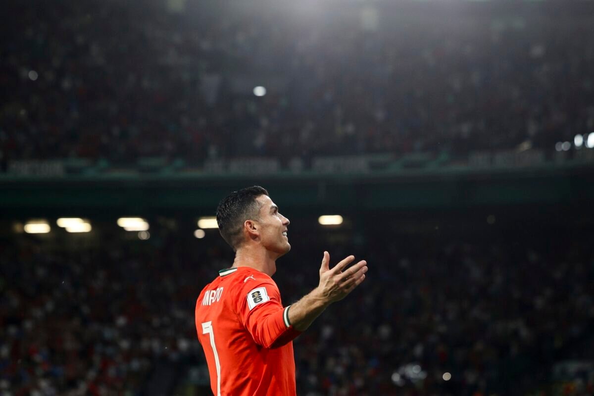 Quiénes son los 10 futbolistas mejor pagados de 2025