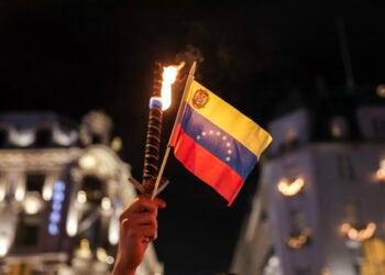 En imágenes: así transcurrió la Marcha de las Antorchas tras la entrega el Premio Nobel de la Paz 