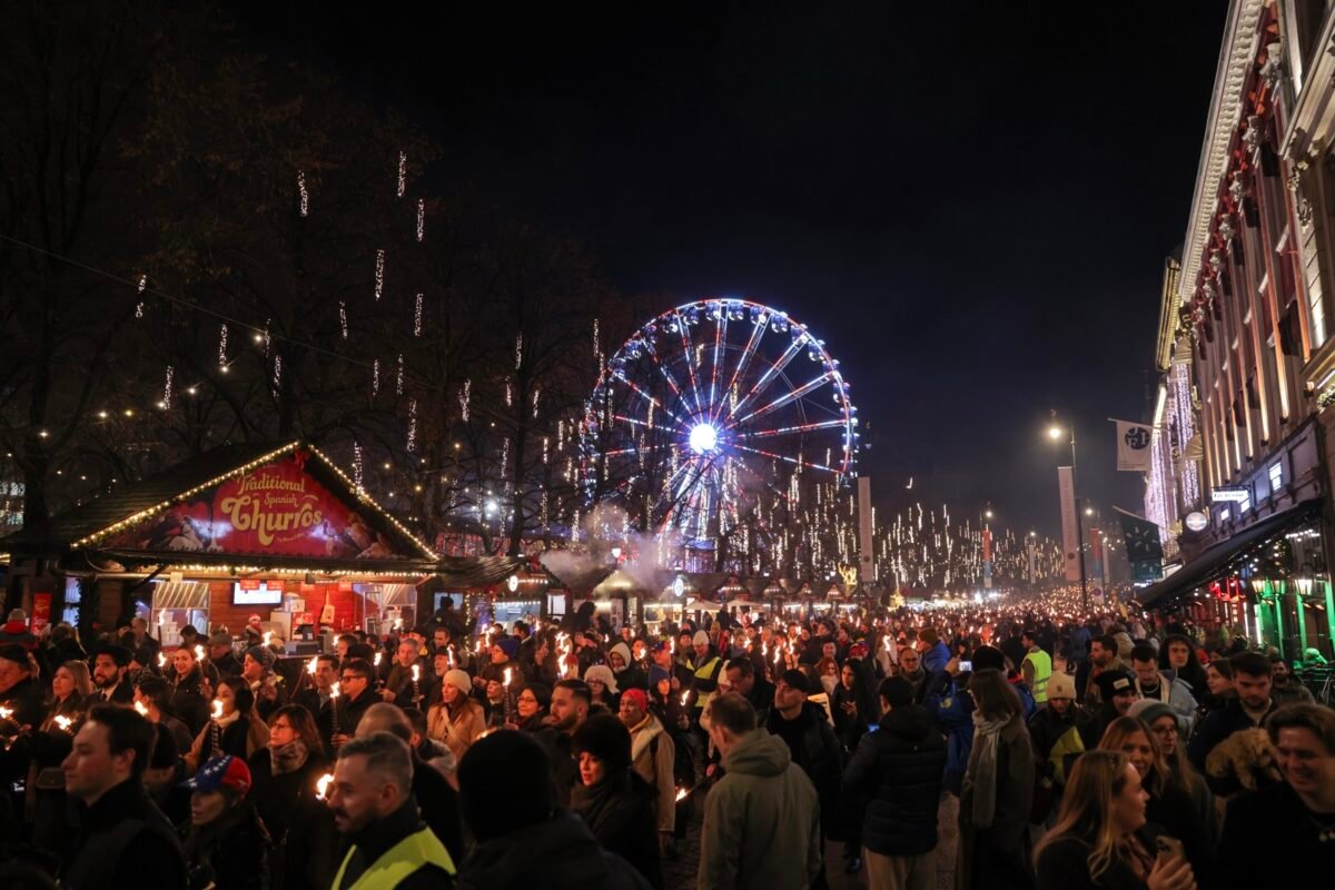 En imágenes: así transcurrió la Marcha de las Antorchas tras la entrega el Premio Nobel de la Paz