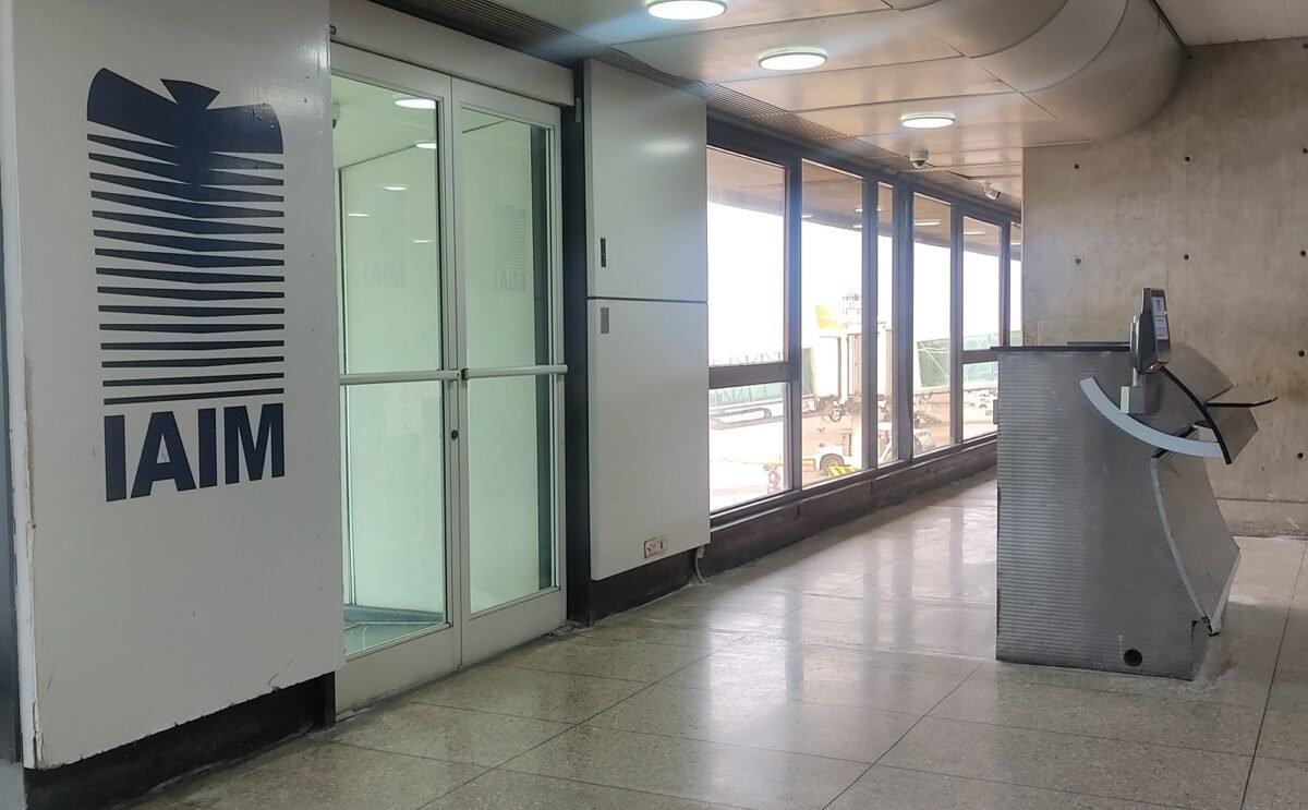 Autoridades buscan una aeronave con tres personas a bordo que desapareció tras despegar de Maiquetía