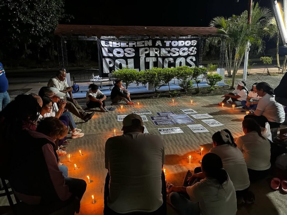 En imágenes: así se desarrolló la vigilia de oración por los presos políticos en Tocorón