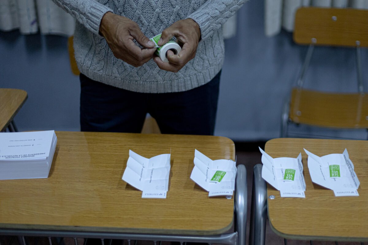 Abrieron los colegios electorales en Chile para la segunda vuelta presidencial