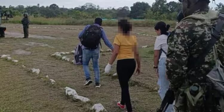 Ejército de Colombia rescató a una adolescente venezolana reclutada por disidencias de las FARC