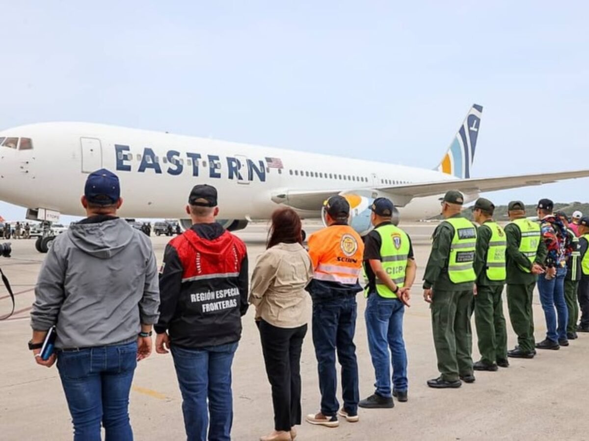 Llegó a Venezuela un vuelo de EE UU con 184 migrantes repatriados
