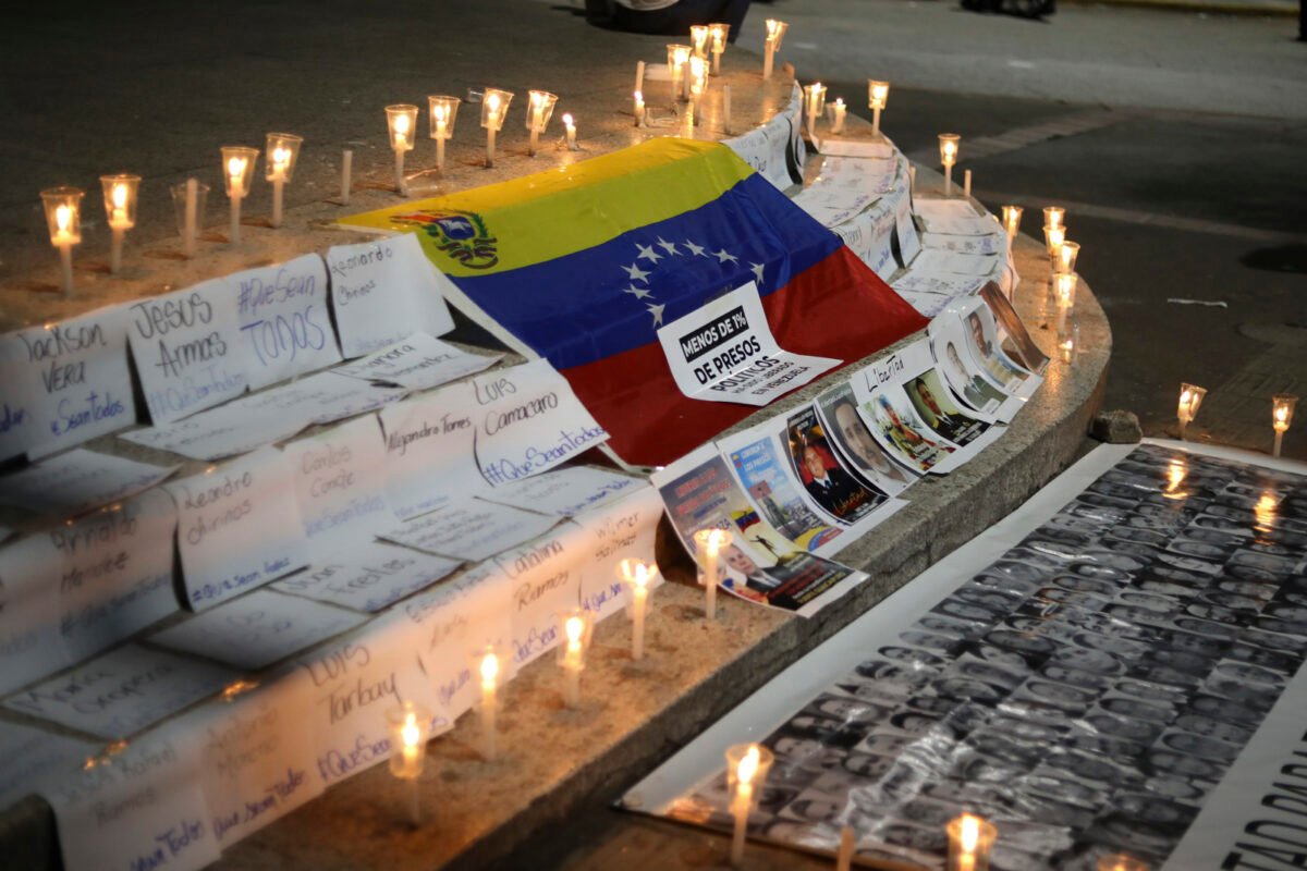 En carpas y colchones: familiares pernoctan por quinto día consecutivo a la espera de la liberación de los presos políticos