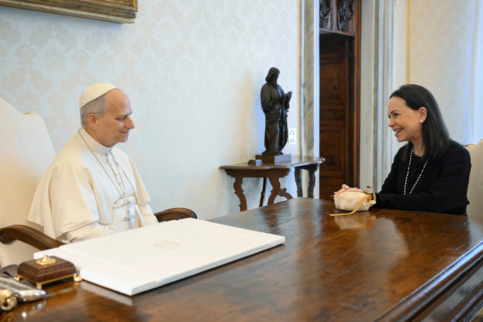 El papa León XIV recibió a María Corina Machado en el Vaticano