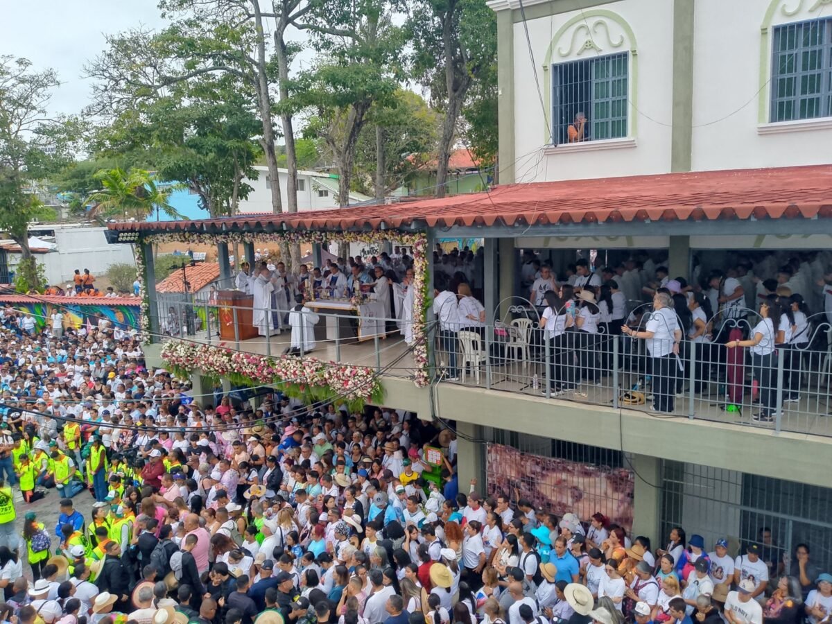 Así transcurre la visita 168 de la Divina Pastora a Barquisimeto