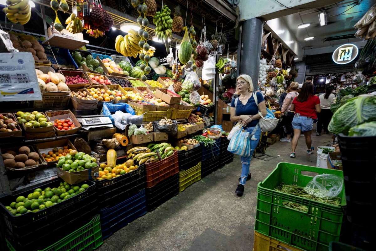 Análisis económico: ¿cómo arranca 2026 tras el conflicto entre Estados Unidos y Venezuela? Los venezolanos, más preocupados por la economía que por el despliegue de EE UU: “La plata no te rinde”