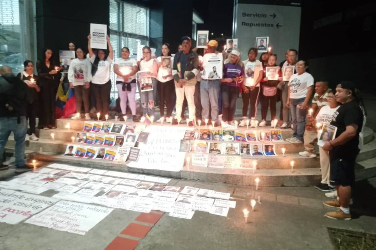 Familiares de presos políticos cumplen una semana en vigilia a la espera de más liberaciones