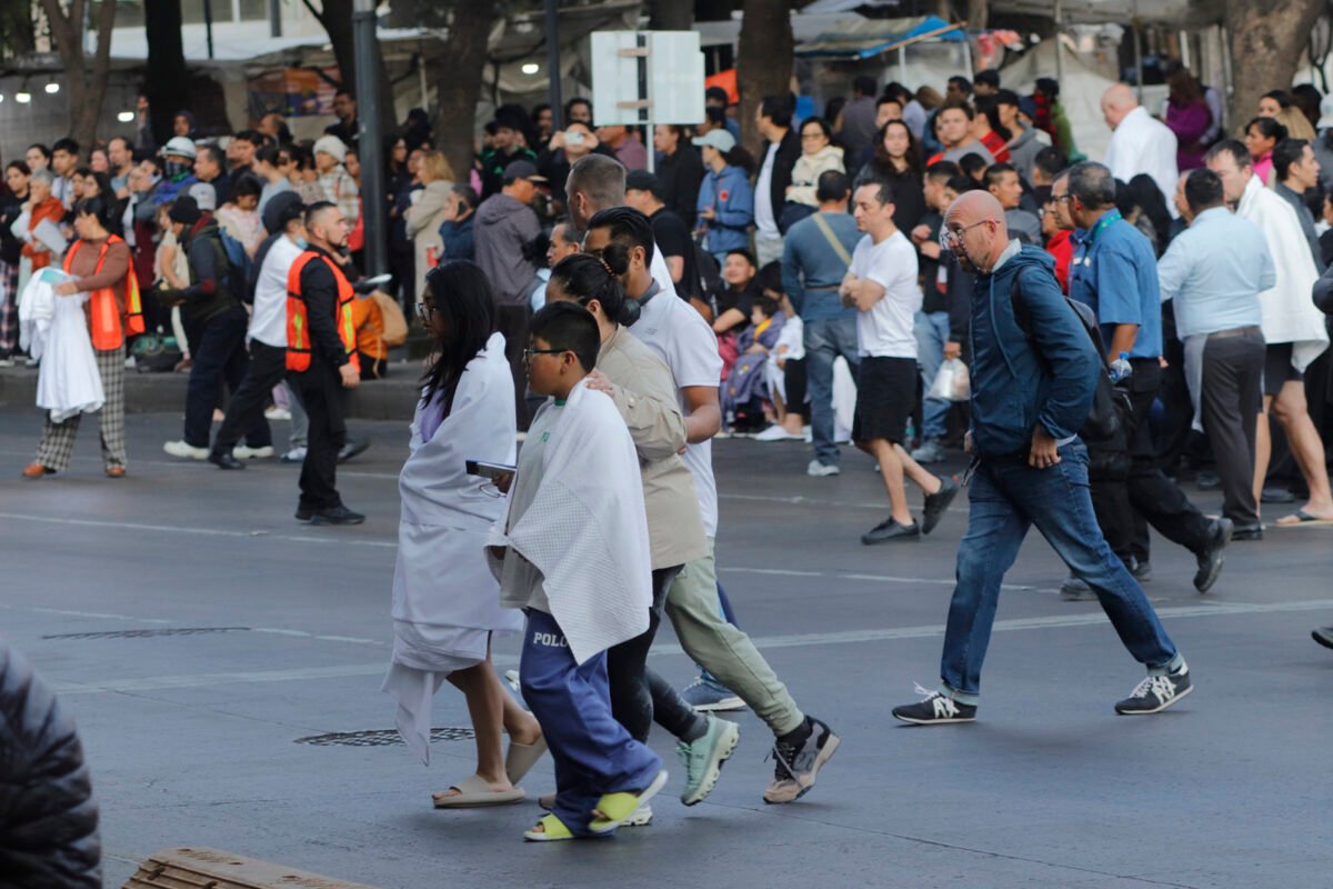 En imágenes: un sismo de magnitud 6,5 sacudió el centro de México 