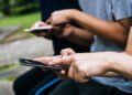 Los países que han prohibido o buscan limitar el uso de las redes sociales a adolescentes