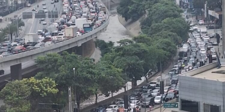 Las imágenes de la congestión vial por el despliegue policial y militar en Bello Monte