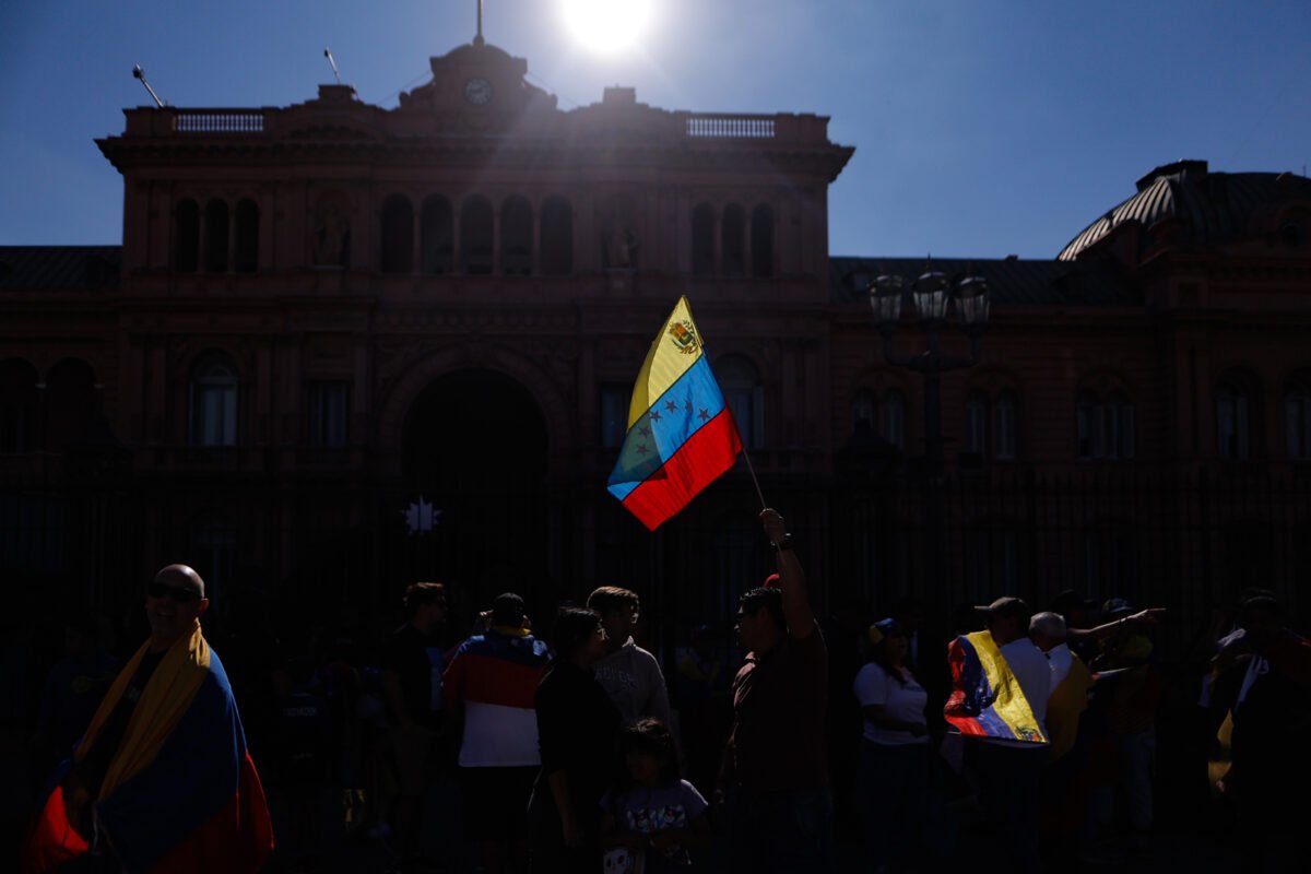 En imágenes: venezolanos en Buenos Aires se concentraron para recibir a Edmundo González 