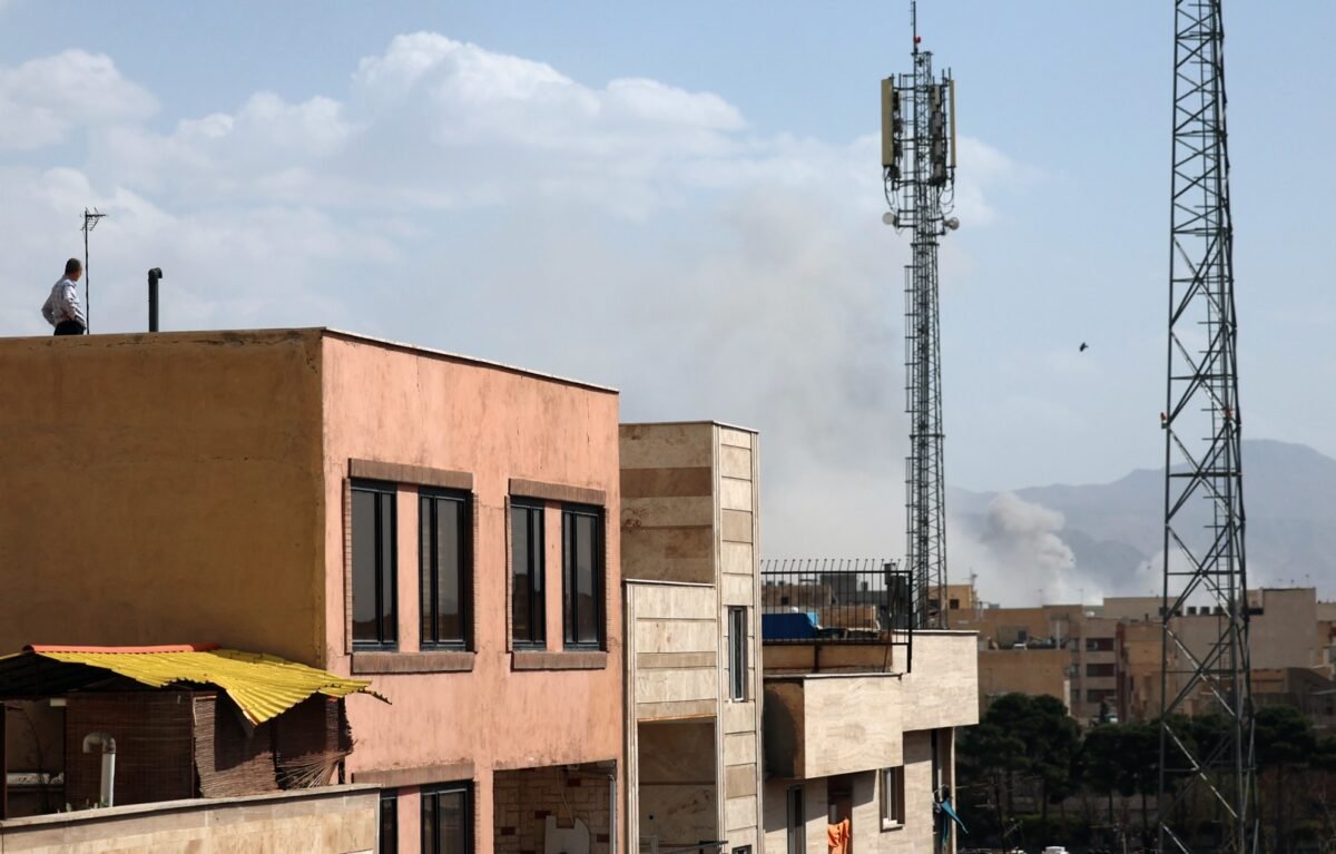 Autoridades iraníes denunciaron la muerte de niñas tras un ataque israelí contra una escuela
