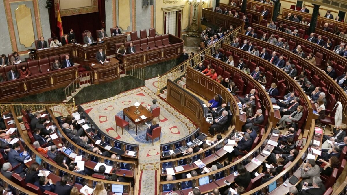 Congreso de España aprobó tramitar iniciativa para la regularización de migrantes