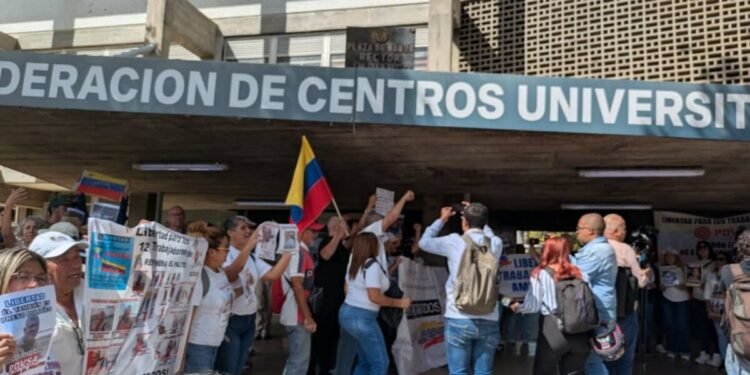 “Amnistía real”: la exigencia de los familiares de presos políticos y estudiantes desde la UCV