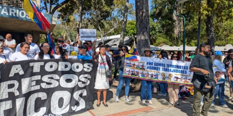 En imágenes: así se desarrolla la manifestación estudiantil en la UCV por la liberación de los presos políticos