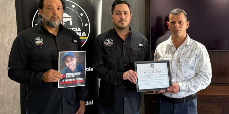 Resistencia Venezolana honra a la familia de Neomar Lander en Miami: “Su sacrificio vive en la conciencia de un país que no se rinde”