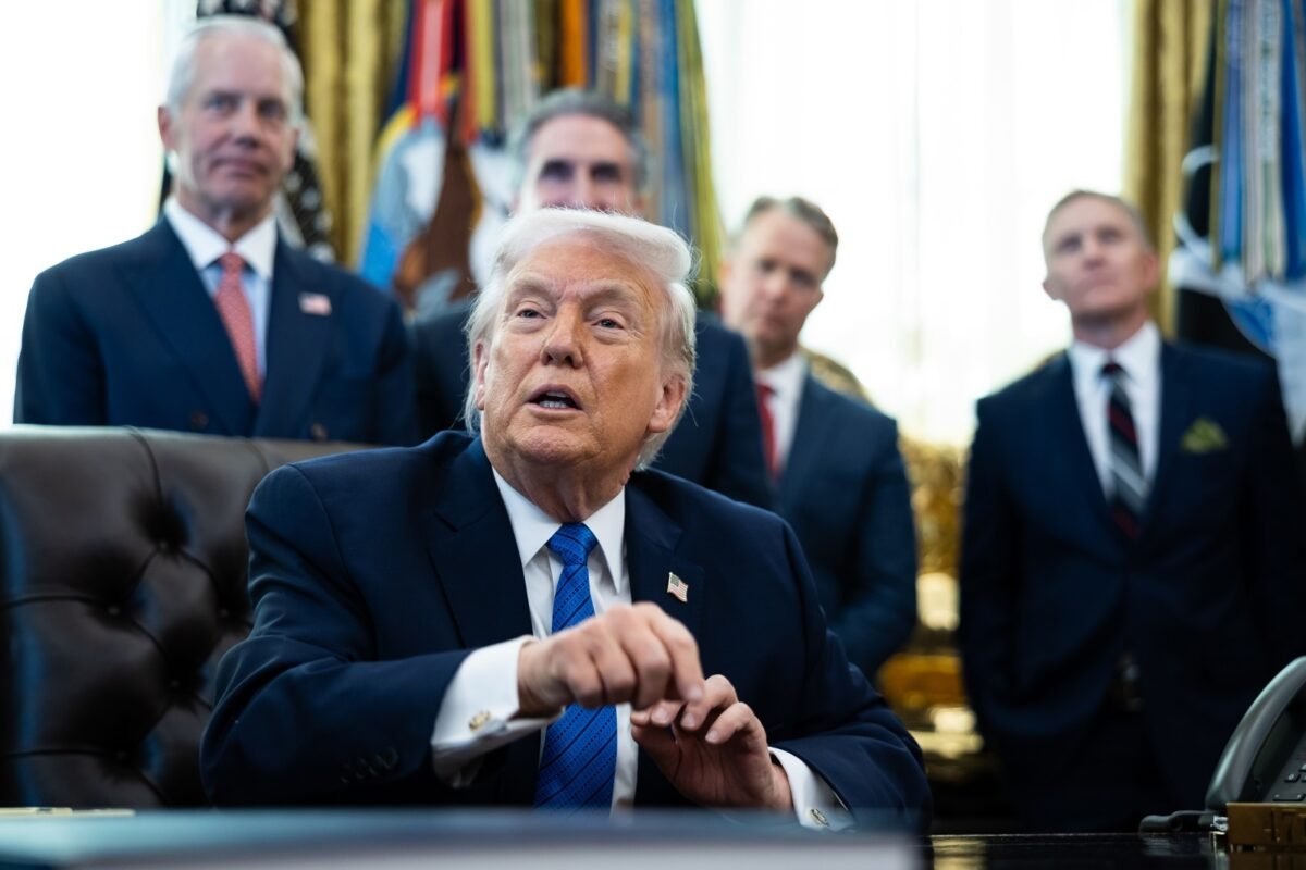 Trump sugiere "juntar" al chavismo y a la oposición para la transición en Venezuela